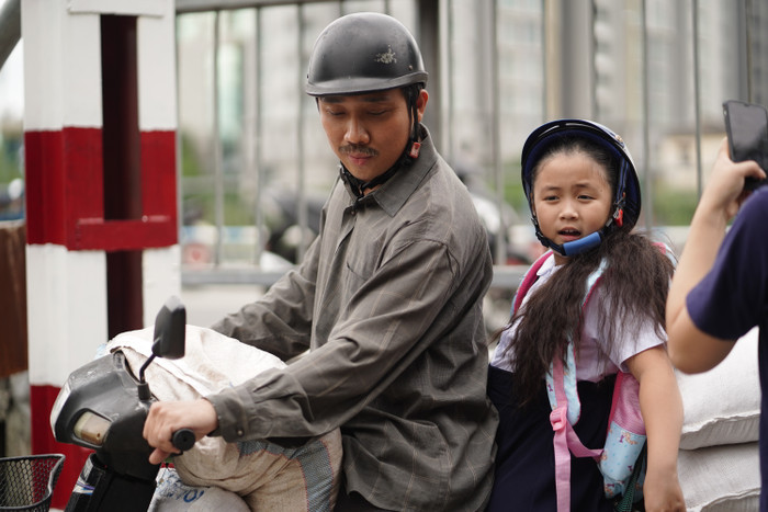 'Bố già' của Trấn Thành tung clip hậu trường: Hứa hẹn lấy rất nhiều nước mắt của khán giả khi phim ra rạp Ảnh 13