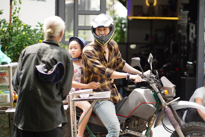 'Bố già' của Trấn Thành tung clip hậu trường: Hứa hẹn lấy rất nhiều nước mắt của khán giả khi phim ra rạp Ảnh 14