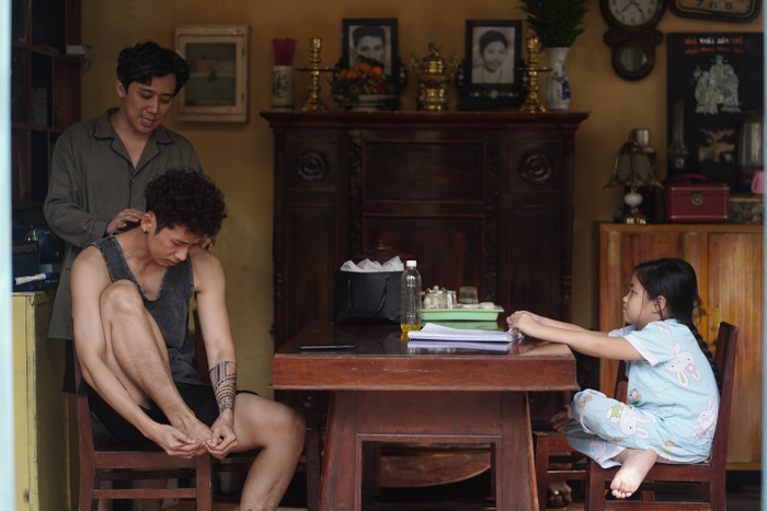 'Bố già' của Trấn Thành tung clip hậu trường: Hứa hẹn lấy rất nhiều nước mắt của khán giả khi phim ra rạp Ảnh 15