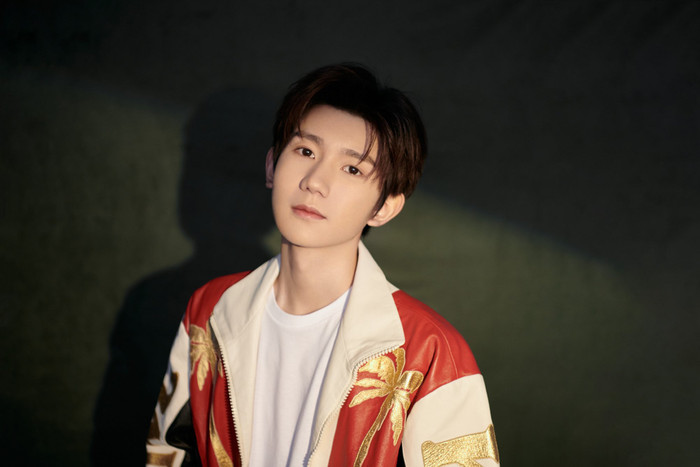 Vương Nguyên bị tố khai gian chiều cao khi đứng cạnh Địch Lệ Nhiệt Ba Ảnh 9