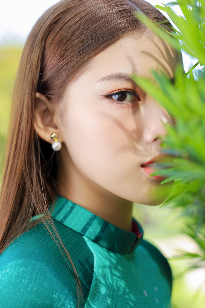 Á hậu Ngọc Thảo, Á hậu Phương Anh diện áo dài Tết mong manh, gợi ý loạt màu sắc xu hướng Ảnh 3