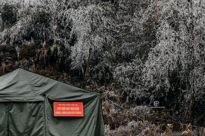 Lán bạt của bộ đội Biên phòng giữa băng tuyết lạnh giá.
