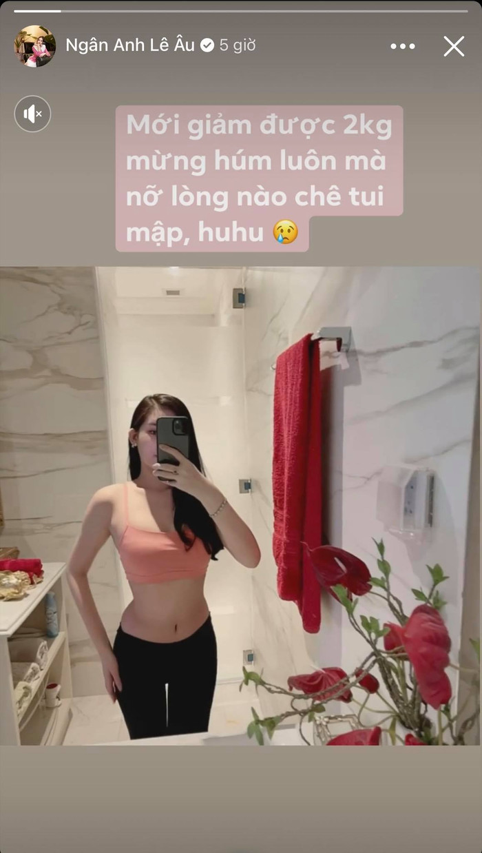 Dù sở hữu vòng eo bé đến khó tin nhưng cô nàng cho biết mình vẫn bị người khác chê 'mập'