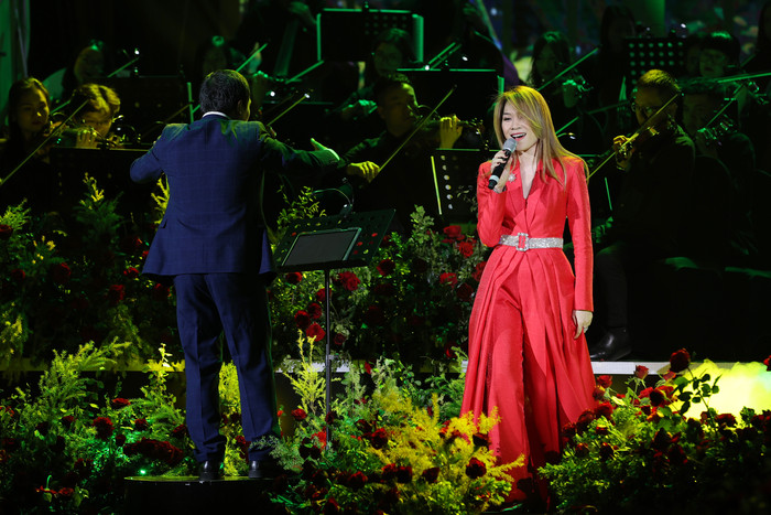 Mỹ Tâm khiến bầu không khí trở nên sôi động hơn bao giờ hết.