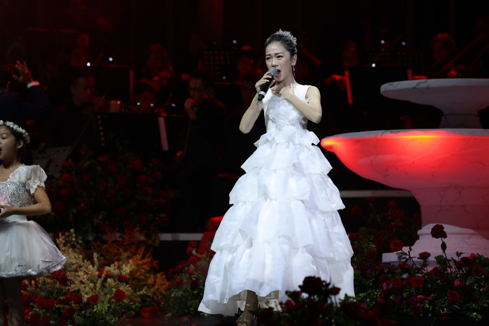 Phàn trình diễn hợp ca kết thúc liveshow gây ấn tượng.