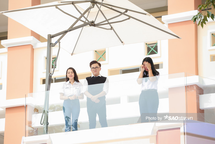 Nữ sinh đã bật khóc như mưa trên bục dũng khí khiến nhiều khán giả truyền hình cảm thấy đau lòng.