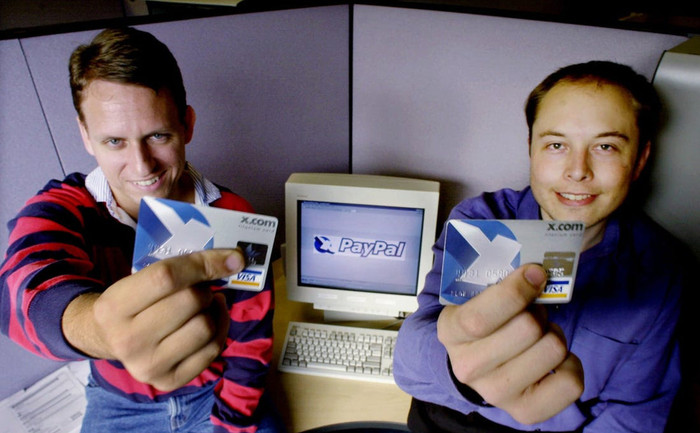 Peter Thiel và Elon Musk trong những ngày đầu của PayPal. (Ảnh: PAUL SAKUMA/AP/REX/Shutterstock)