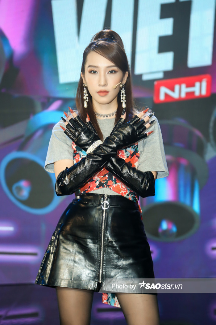 Lưu Hương Giang - Emily đọ thần thái, Vũ Cát Tường - MC ILL cực ngầu trên sàn đấu tập 3 vòng Giấu mặt Ảnh 6