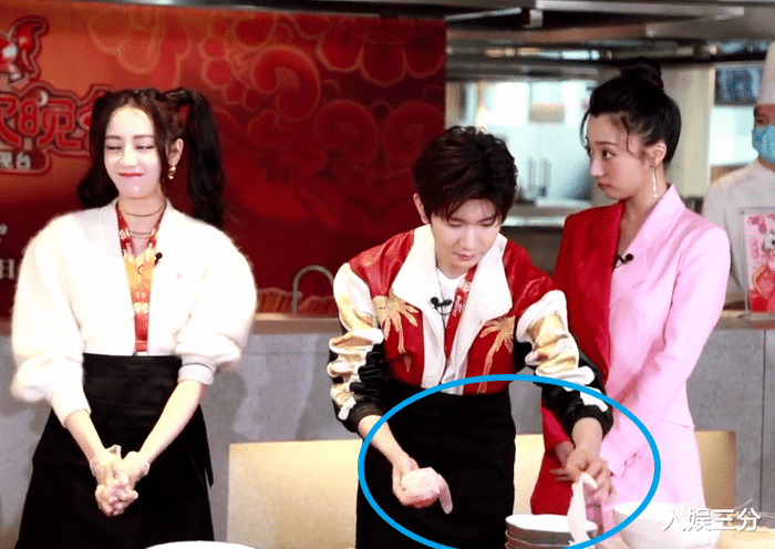 Bị chê kém nổi tiếng hơn đồng đội, Vương Nguyên lên hotsearch chỉ vì hành động nhỏ Ảnh 5