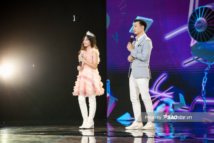 Hồ Hoài Anh trổ tài đạo diễn catwalk cho Lưu Hương Giang, BigDaddy say đắm ngắm Emily diễn thời trang Ảnh 3