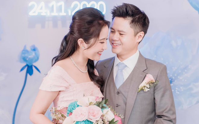 Khách mời hé lộ thiệp cưới của Primmy Trương và Phan Thành, ngày vui đã cận kề mà chính chủ vẫn im lặng Ảnh 2