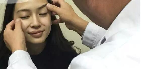 Angelababy lộ biến chứng phẫu thuật thẩm mỹ sau những tranh cãi với Huỳnh Hiểu Minh? Ảnh 13