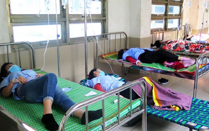 Hàng chục công nhân ở Phú Yên nghi bị ngộ độc thực phẩm tập thể sau bữa cơm trưa, phải nhập viện cấp cứu Ảnh 2