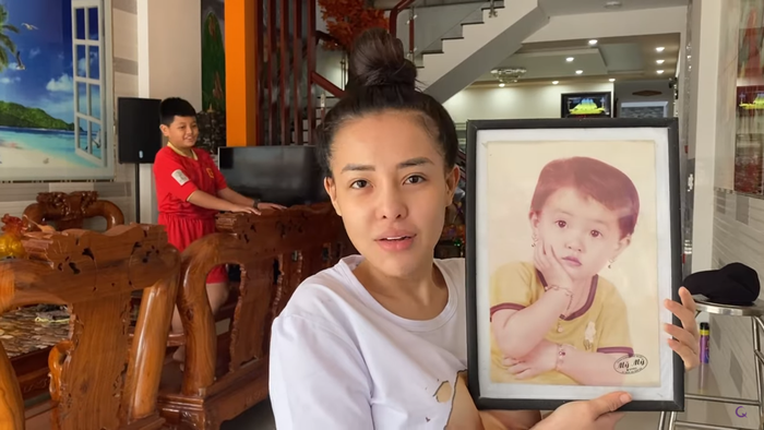 Ngân 98 khoe ảnh hồi còn nhỏ