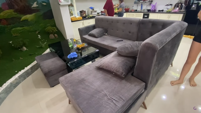 Bộ bàn ghế ở khu vực nhà sau