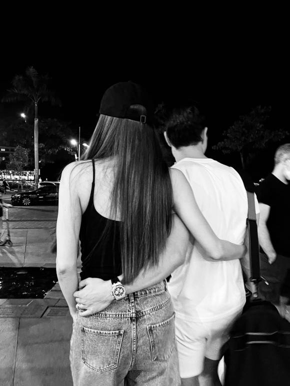 Những hình ảnh thân mật của Hồ Ngọc Hà và Kim Lý đang khiến cộng đồng mạng vô cùng ghen tị và ngưỡng mộ