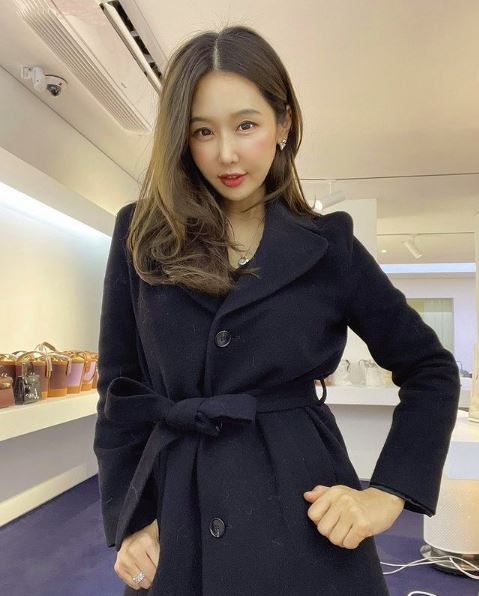 Soo Jin cho biết bạn trai đã nói dối tuổi thật của anh ta với cô. 