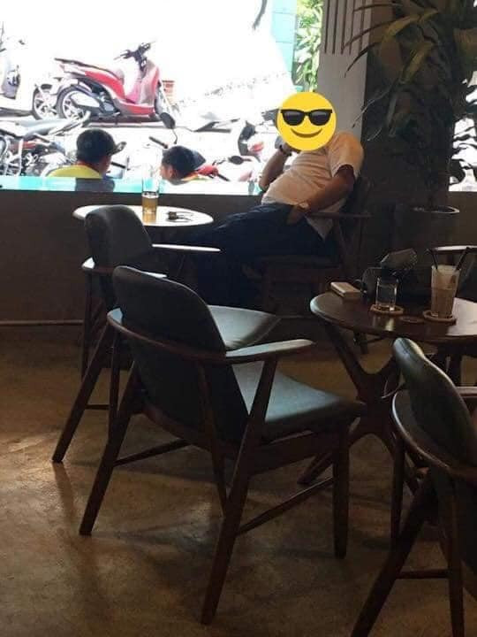 Vào quán cà phê nhưng mang theo nước lọc, vị khách kém duyên còn ngồi lì từ sáng tới tối.