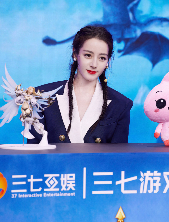 Địch Lệ Nhiệt Ba thay đổi quá nhiều so với lúc tham gia show 'Keep Running' Ảnh 11