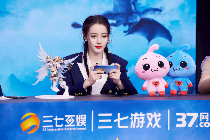 Địch Lệ Nhiệt Ba thay đổi quá nhiều so với lúc tham gia show 'Keep Running' Ảnh 12