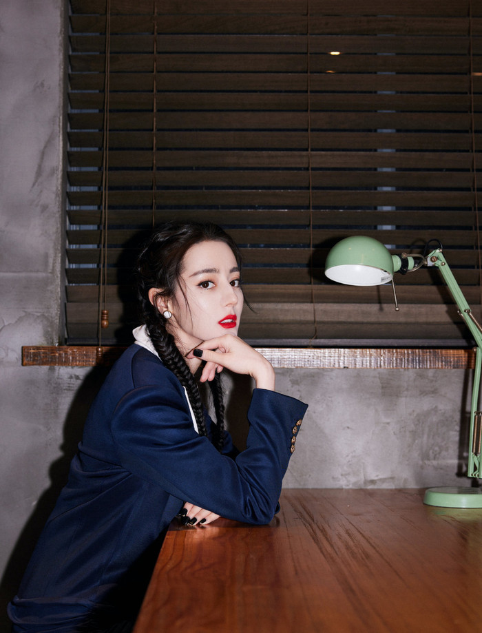 Địch Lệ Nhiệt Ba thay đổi quá nhiều so với lúc tham gia show 'Keep Running' Ảnh 6