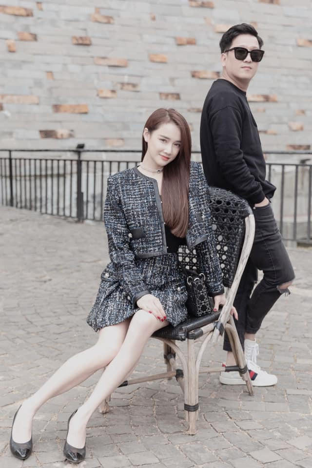 Mặc dù gặp nhiều khó khăn trong quãng thời gian mang thai, sinh con nhưng Nhã Phương vẫn cảm thấy bản thân may mắn vì luôn có gia đình hỗ trợ và ông xã hết mực yêu thương