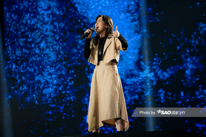 Mai Khôi của hiện tại sở hữu giọng hát nội lực và trưởng thành hơn.