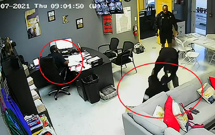 Chứng kiến bảo vệ hành hung học sinh, Hiệu trưởng bị 'sốc' không thể phản ứng Ảnh 2