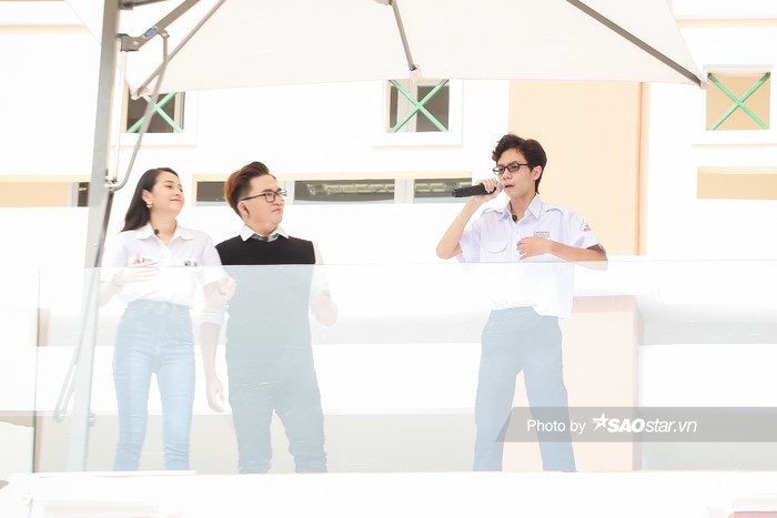 Nam sinh tự tin biểu diễn bài Rap với tựa đề 'Nợ' do chính mình sáng tác.