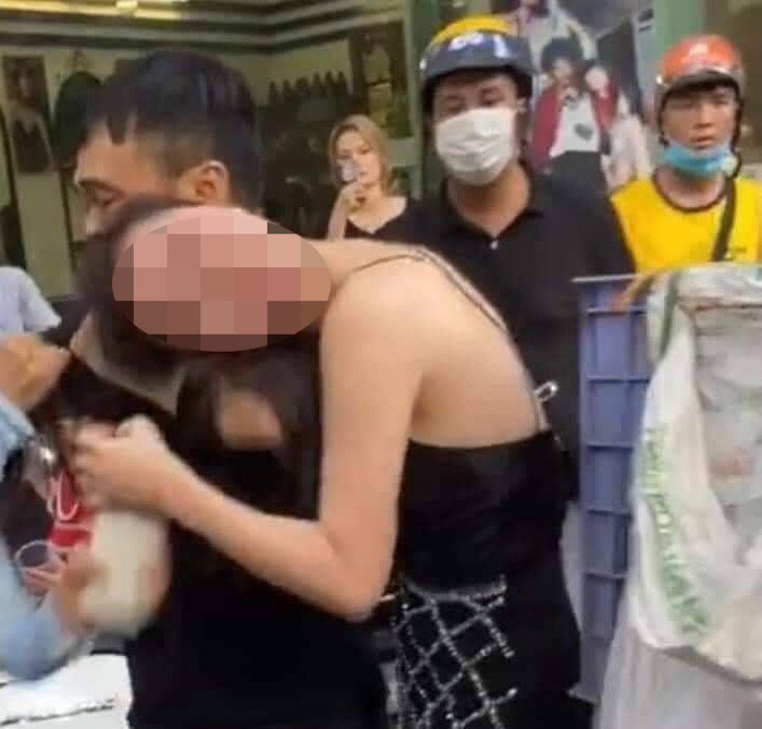 Cô gái 'tiểu tam' vụ đánh ghen phố Lý Nam Đế bị nghi phẫu thuật thẩm mỹ để 'tấn công' showbiz Ảnh 3