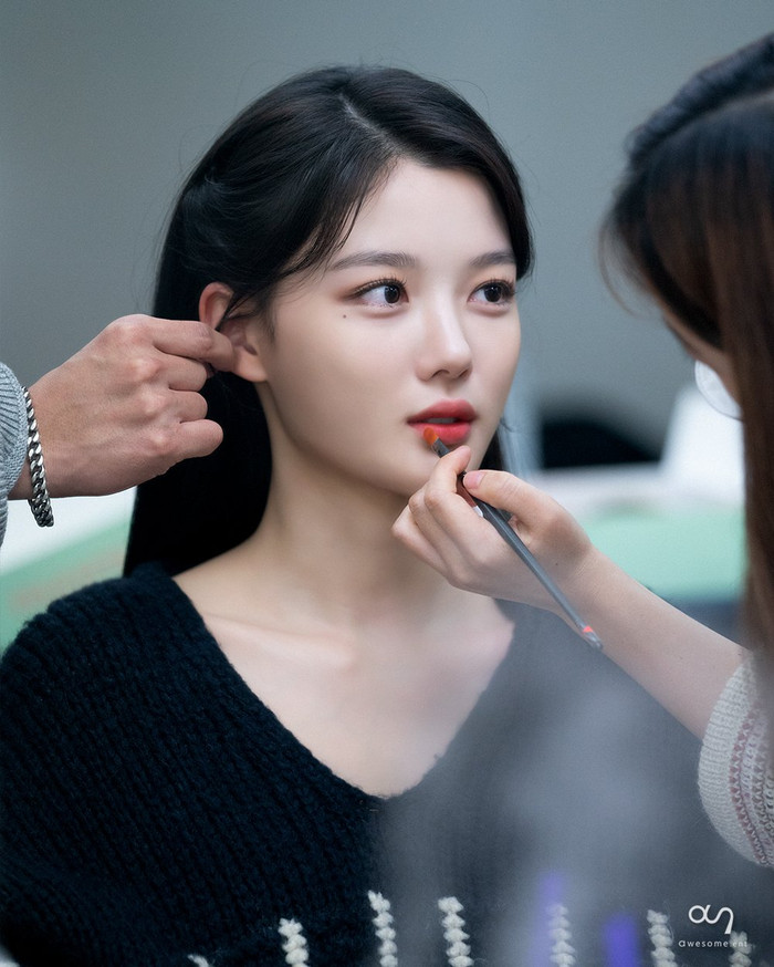 Kim Yoo Jung đẹp tựa nữ thần sau hậu trường: Chuẩn 'em gái quốc dân' xứ Hàn! Ảnh 6