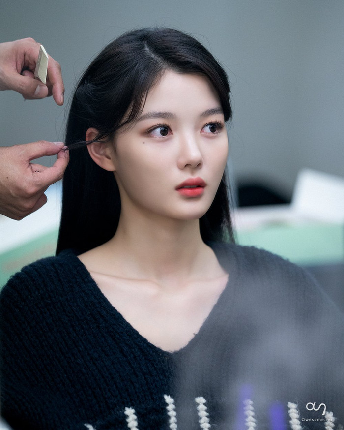 Kim Yoo Jung đẹp tựa nữ thần sau hậu trường: Chuẩn 'em gái quốc dân' xứ Hàn! Ảnh 7