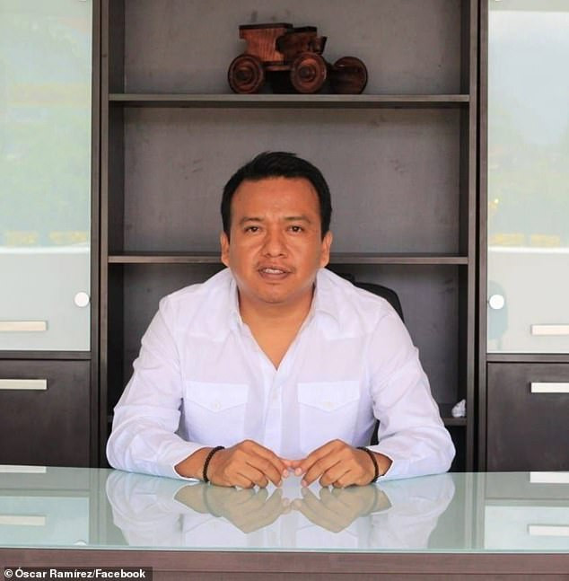 Thị trưởng Oscar Ramirez phủ nhận mình bị người dân trói vào gốc cây.