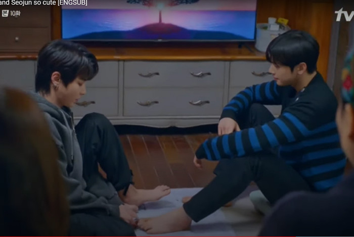 Nhưng lại quay ra đánh nhau, đến nỗi bị 'mẹ vợ' phạt 