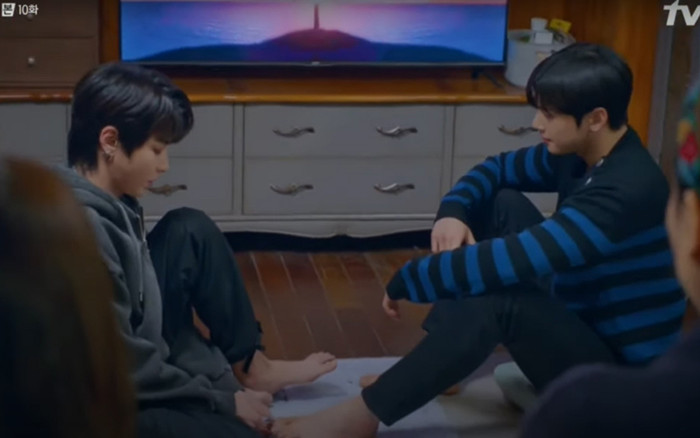 'True Beauty': Cha Eun Woo và Hwang In Yeob bị phạt vừa cắt móng chân cho nhau vừa nói 'I love you' Ảnh 2