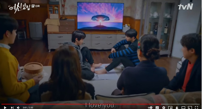 Vừa nói 'I love you' 