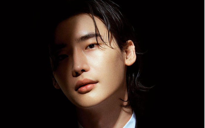 Lee Jong Suk khiến fan 'chết đứ đừ' với ánh nhìn hút hồn triệu con tim Ảnh 2