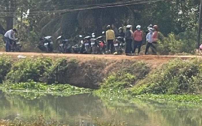 Nghi vấn mẹ trẻ ôm 2 con nhỏ nhảy kênh tự tử do buồn chuyện gia đình Ảnh 2