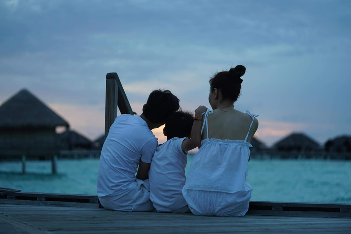 Có thể thấy, gia đình nhỏ của Cường Đô La và Đàm Thu Trang rất hạnh phúc, Subeo còn đặt tay lên vai của cựu người mẫu trông vô cùng tình cảm