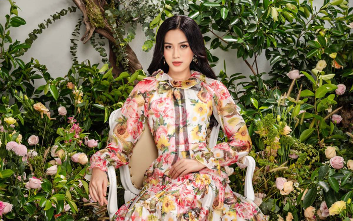 Hoa hậu Đỗ Thị Hà xinh như thiên thần hoa với váy áo du Xuân Ảnh 2