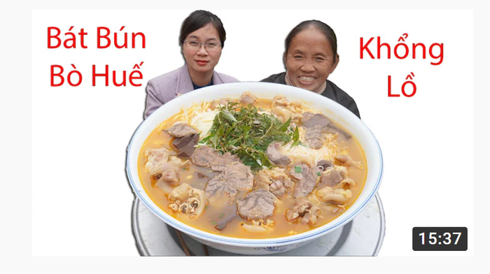 Trong video mới nhất, bà Tân hướng dẫn mọi người món Bún bò Huế