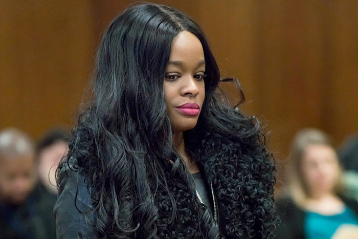 Azealia Banks giải thích cô đào xác mèo để xử lý hóa chất và lưu lại hình ảnh con vật cưng.
