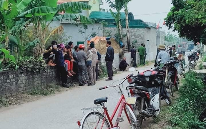 Điều tra vụ vợ nằm gục trên nền nhà, hai bố con cháy đen trong nhà tắm Ảnh 2