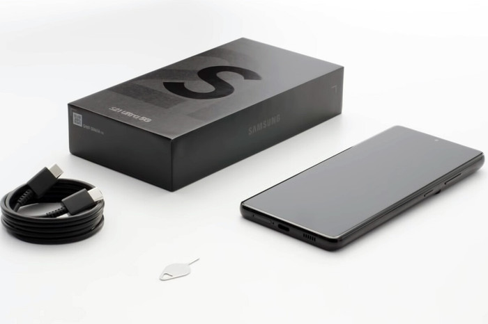 Cả 3 phiên bản Galaxy S21, S21 và S21 Ultra đều không có củ sạc và tai nghe đi kèm. (Ảnh: Samsung)