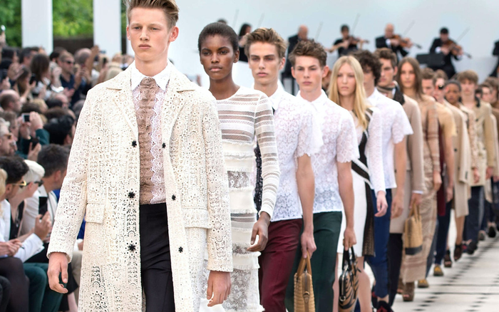 Tuần lễ thời trang Paris ảm đạm: show cứ diễn, khán giả không tham dự Ảnh 2