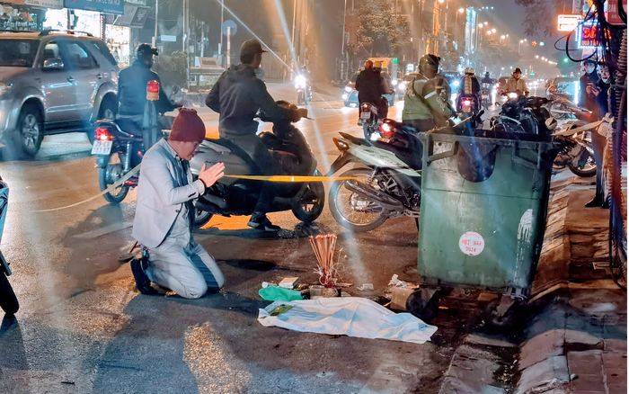 Vụ thai nhi bị vứt bỏ cạnh thùng rác, ô tô đè trúng thương tâm: Phát hiện có người lạ đốt vàng mã Ảnh 2