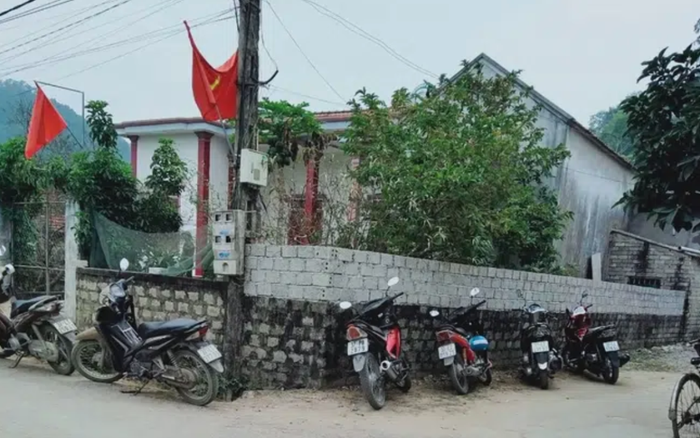 Vụ mẹ nằm gục, 2 bố con tử vong trong nhà tắm: Hàng xóm nói gì? Ảnh 2
