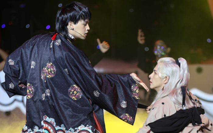Nguyễn Trần Trung Quân - Denis Đặng lan tỏa niềm tự hào dân tộc trên sân khấu comeback Ảnh 2