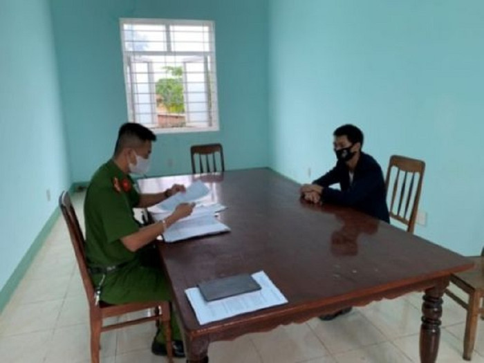 Đối tượng Quỳnh tại cơ quan công an. Ảnh: Công an Kon Tum