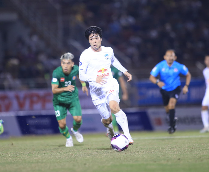 Công Phượng và HAGL bất lực trước Sài Gòn FC.